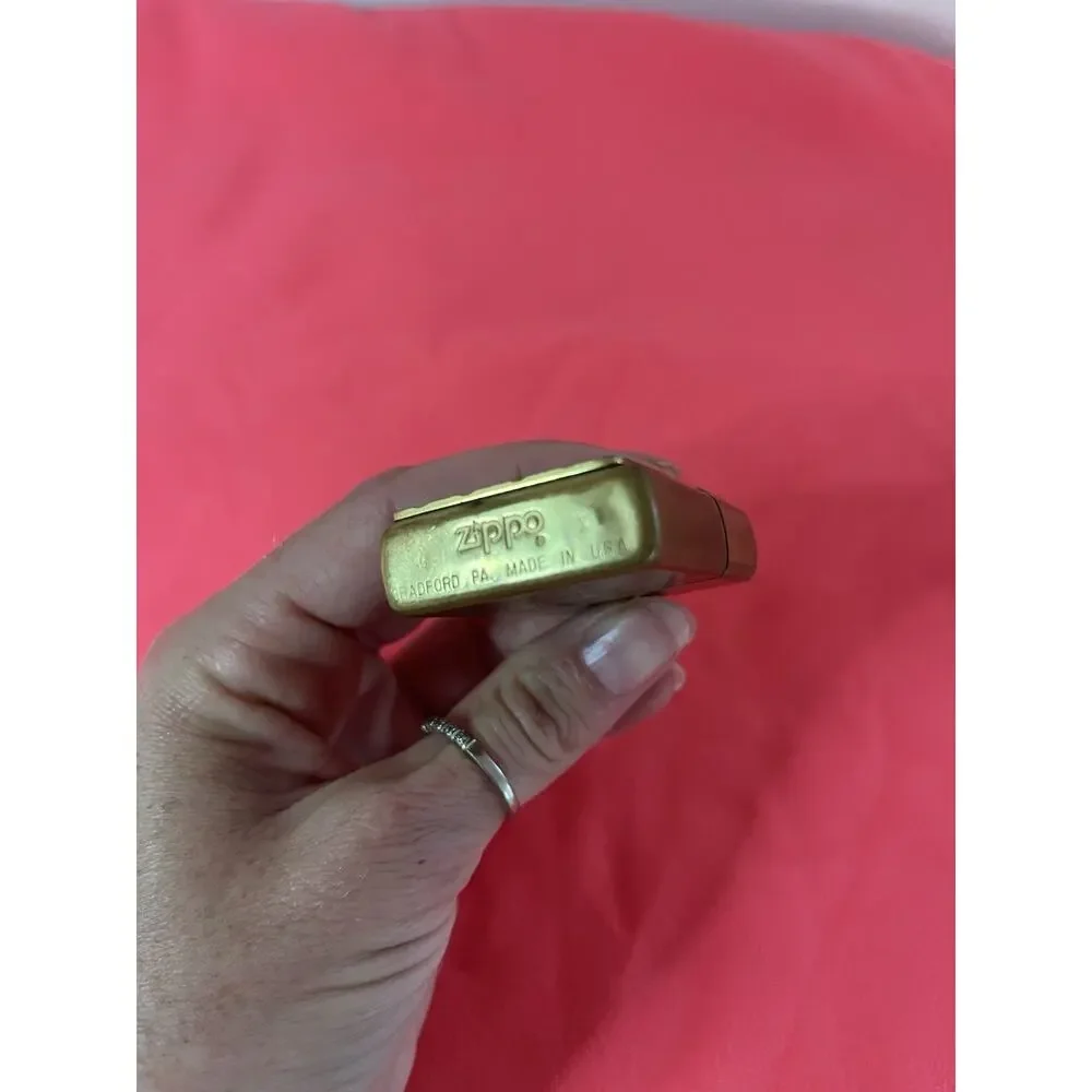 Zippo lighter vertical